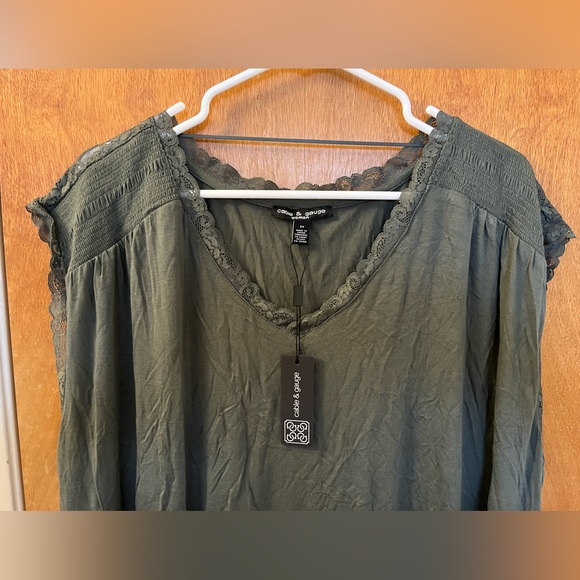 Cable & Gauge deep green lace trim V-neck tee top 2X NWT - Picture 2 of 6